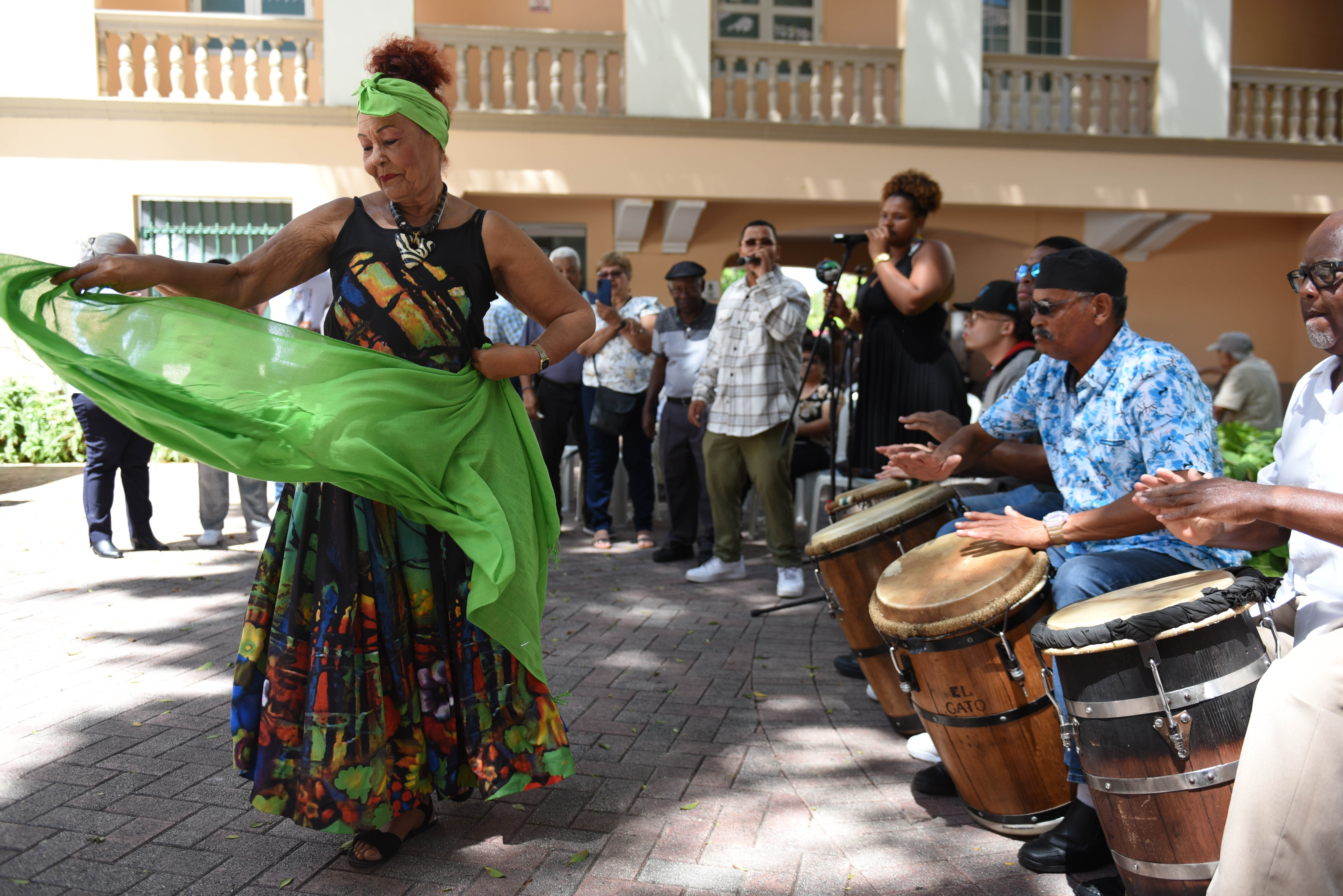 Nora Cruz bombera de Guayama.